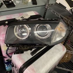 BMW X3 Headlight 2008 Damage On Top See Picks 