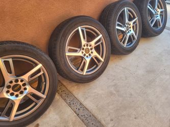 Wheel 17 5 Lugs Universal 5x114.3 and 5x1oo Like new