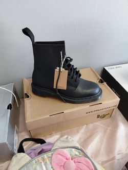 Dr martens size 7men 8women