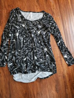 Lularoo xxs evil queen shirt