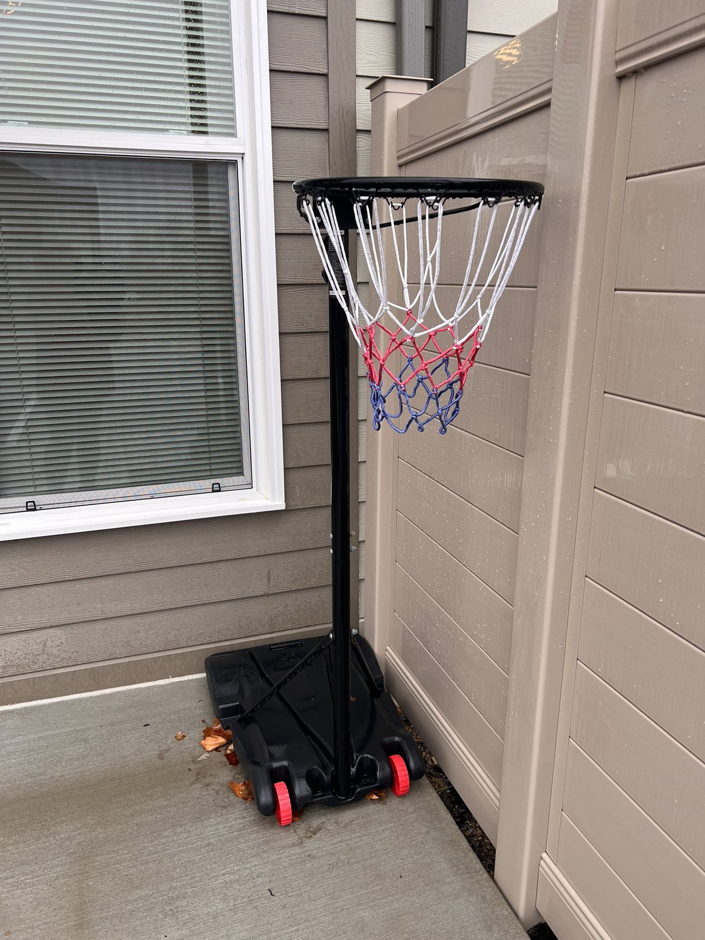 Outdoor indoor basketball hoop