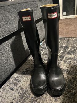 Hunter Black Shiny Tall Rain Boots Women’s Sz 6