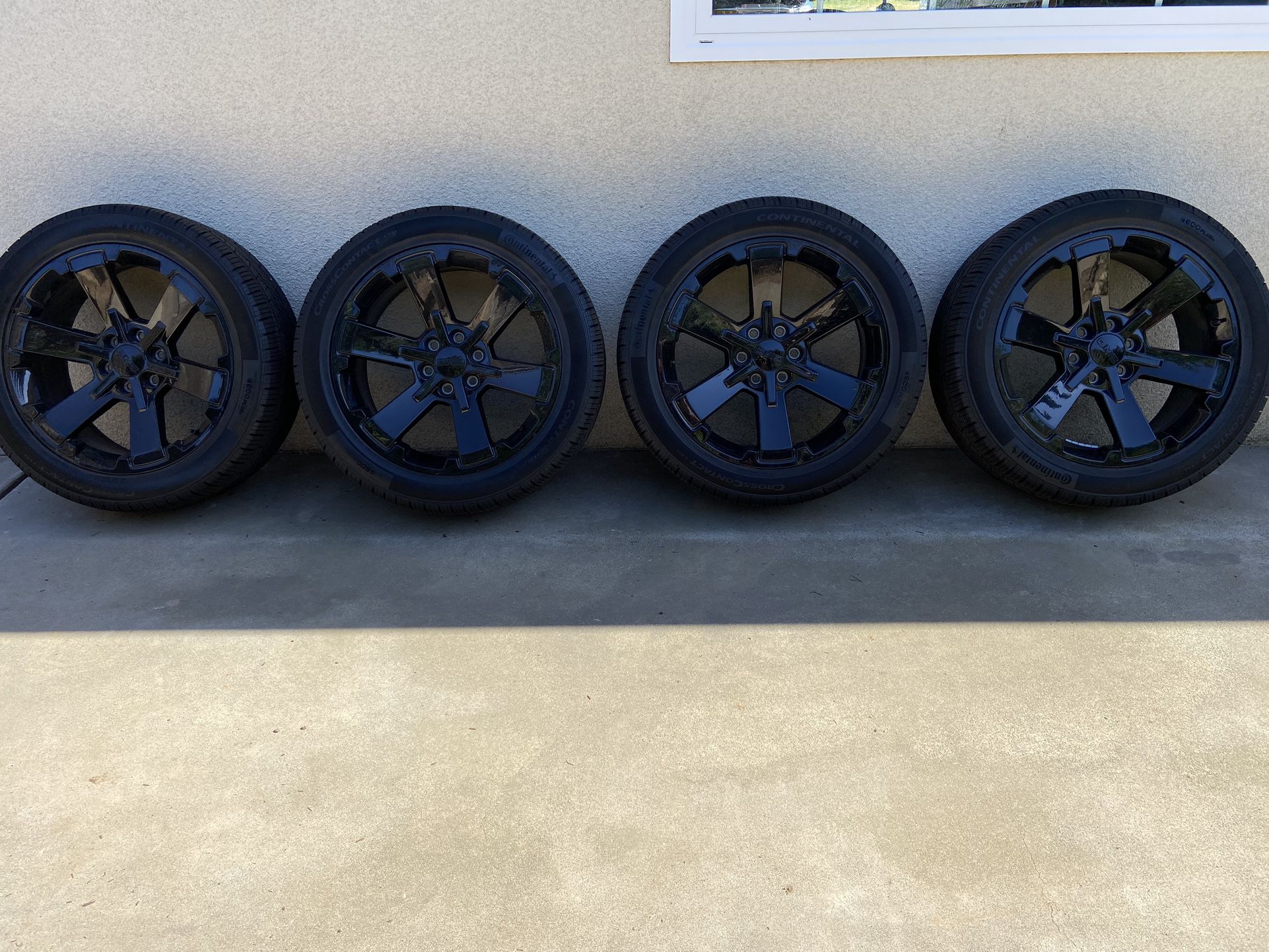 GMC Yukon Denali 22” Wheels with Brand New Tires