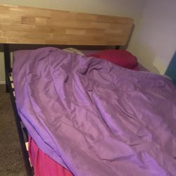 Queen Bed 100$ 