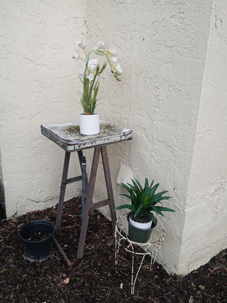 Fake Plant+ Plant Stand $5
