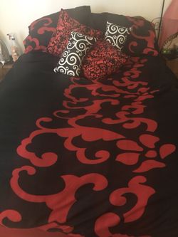**PRICE REDUCTION ** Beautiful Red and Black Duvet set.