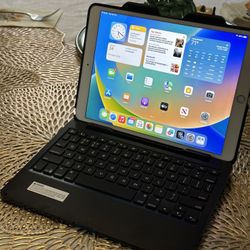 iPad Pro 10.5” 64 GB W Keyboard Case
