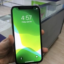 Factory unlocked iPhone x 64 gb, excellent conditions store warranty 
