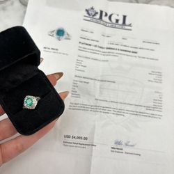 platinum 1.02 Carat natural emerald and diamond ring