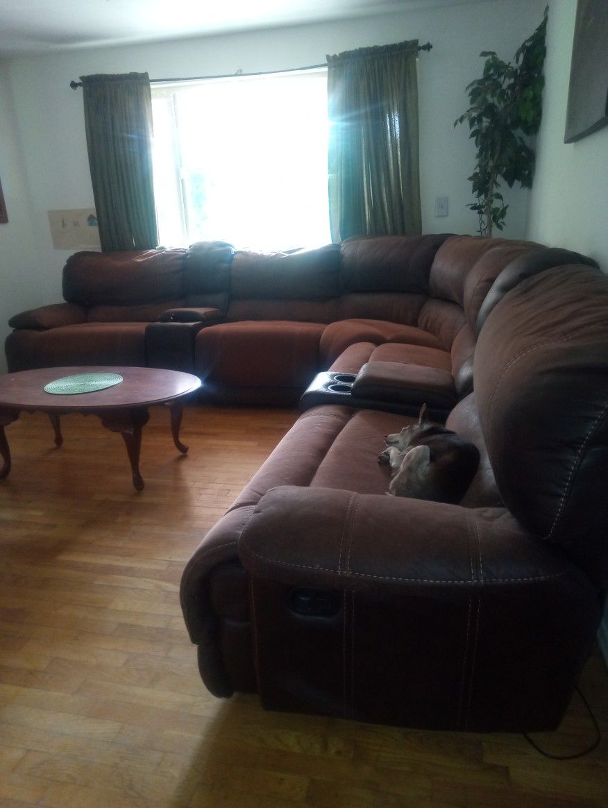 RECLINING SECTIONAL (3) Recliners