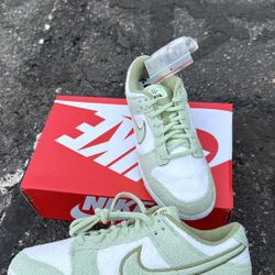 Nike dunk low Pack Honeydew Size 8W-9W-9.5W-10
