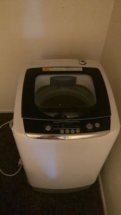 Unused 0.9 CU. FT black + decker portable washing machine 2020