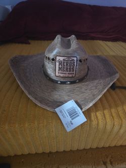 Visión general creada por IA                      Este sombrero de vaquero de paja color beige presenta un parche de cuero "Los Meros Meros Carne Asad