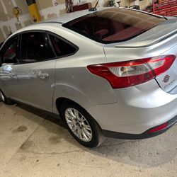 Ford Focus 2012 Lowest 1700’ !