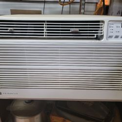 A.C.. 10.000 Btu.. 3 Month Old