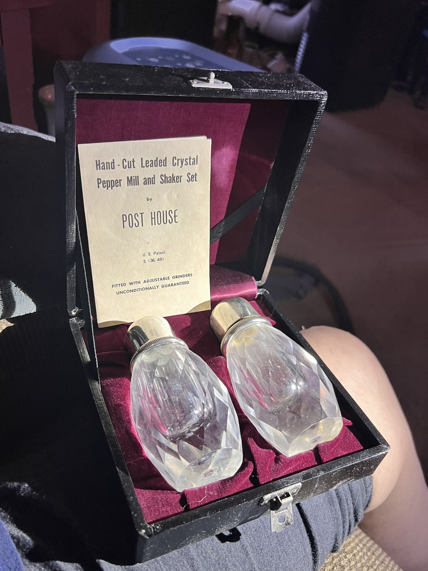 Two Sets Post House Hand Cut Crystal Pepper Mill And Shaker & Pepper