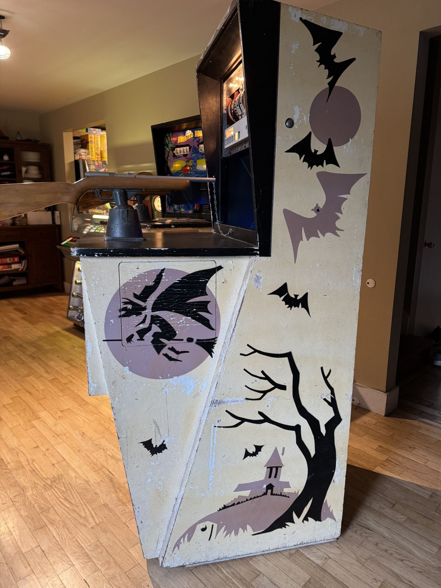 Haunted house, rifle arcade game by Midway