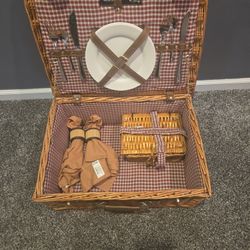 Brand New Picnic Basket Set