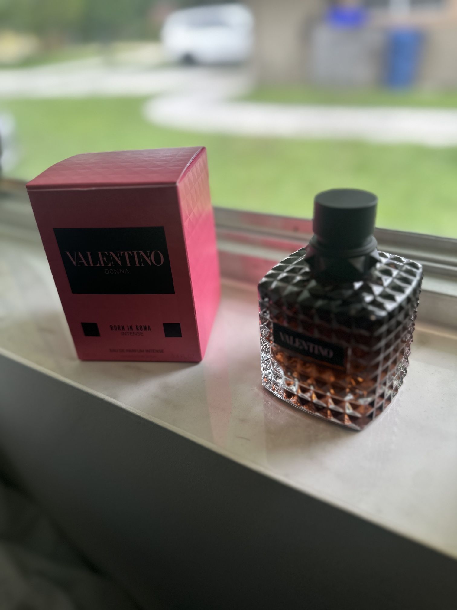 Valentino Born In Roma (Donna)*Can negotiate*