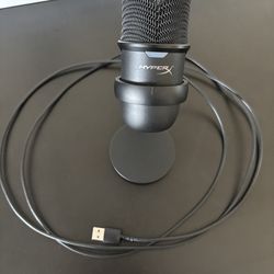 HyperX SoloCast – USB Condenser Gaming Microphone, for PC, PS4, PS5 and Mac, Tap-to-Mute Sensor, Cardioid Polar Pattern, great for Streaming, Podcasts