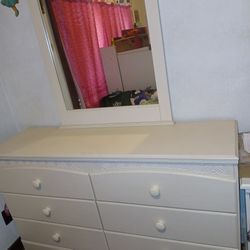 Girls Dresser And Matching Mirror
