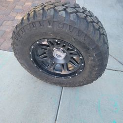 Single Jeep Wheel And Tire
