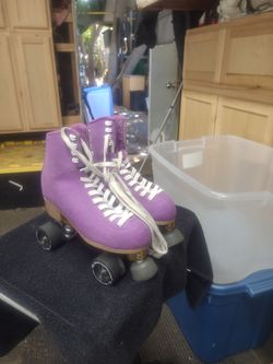 Size 8 rollerscates. High-end skatess at a low price