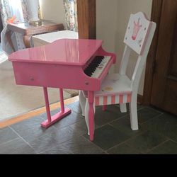 Schoenhut 30 Key Pink Kiddie Grand Piano.Real key sounds. Includes chair.HOLMDEL NJ  