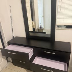 Dressers And Mirror All New Furniture And Free Delivery 