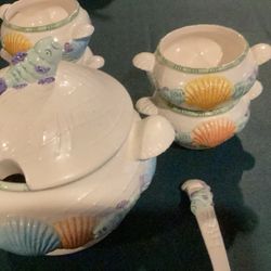 Soup Tureen W 4 Bowls And Ladle