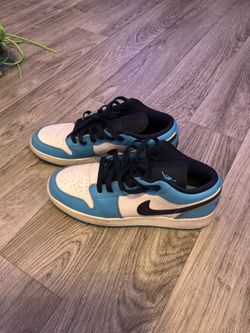 Air Jordan 1 Low UNC | Youth 6Y | Men’s 6 | Women’s 7.5