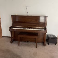 Yamaha stand Up Piano 