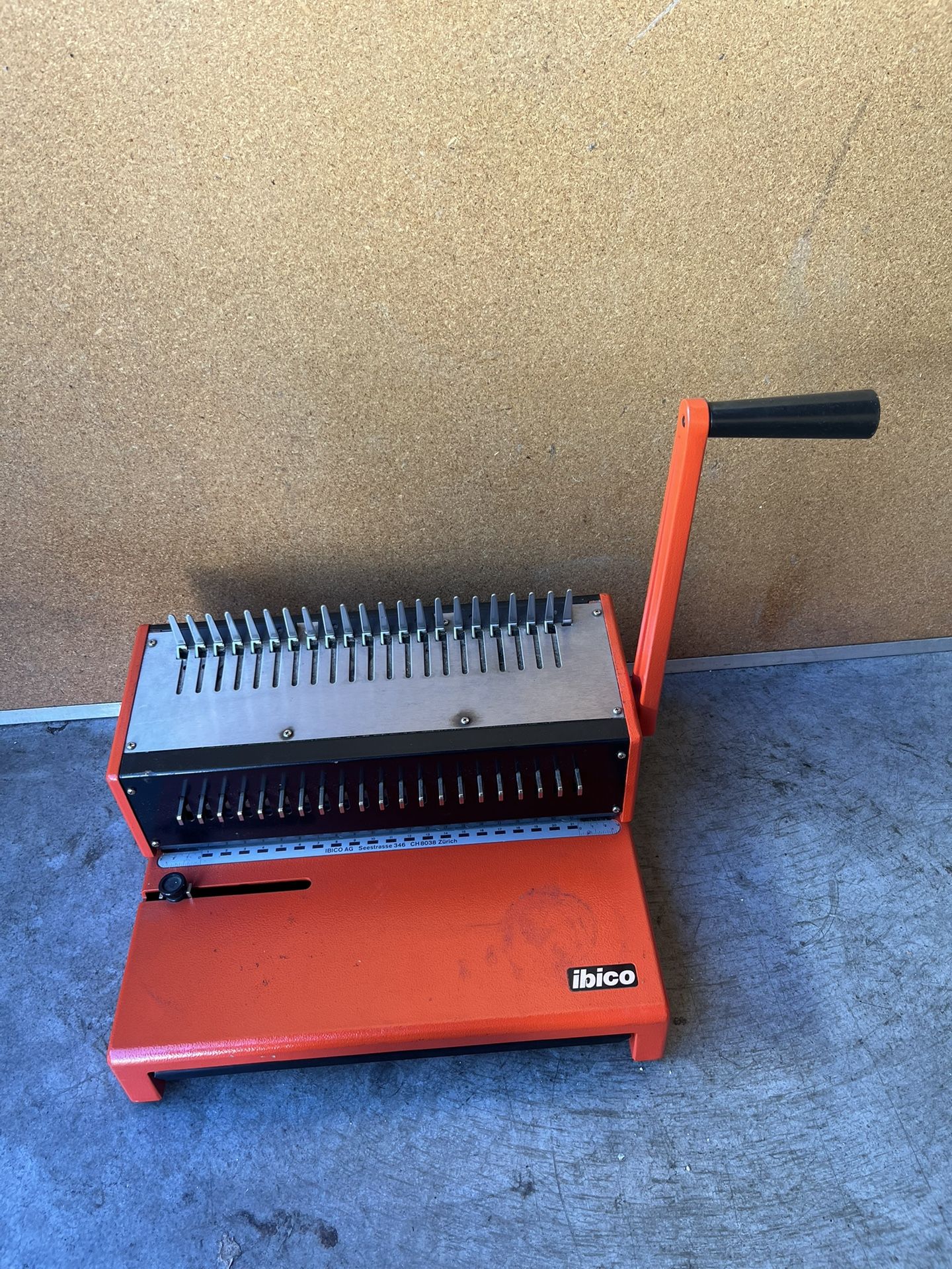 IBICO AG Seestrasse 346 CH-8038 Zürich Binding Machine