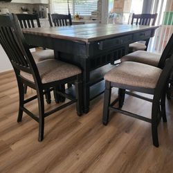 7 Pc Dining room Set 