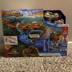 Hot Wheels Racer verse Spinosaurus