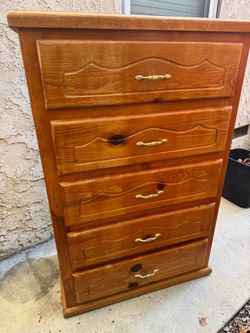 Wood dresser 5 drawers