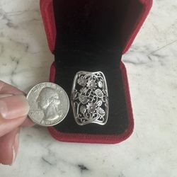 925 Sterling Silver Elongated Ring With Flowers  🌺, Size 10.25, Marked 925 , In Great Condition