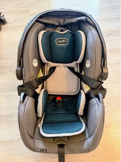 Evenflo LiteMax DLX Infant Car Seat and Bases
