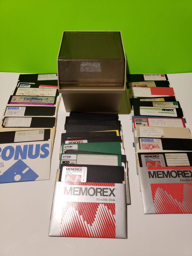 Commodore 64 Floppy Games + Programs + Blank Media + Tandy Case