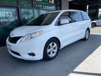 2014 Toyota Sienna LE 7-Passenger Auto