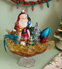 🎄Beautiful one of a kind vintage style Christmas decor with vibrant colors🎄