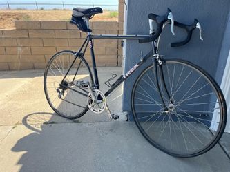 VINTAGE  TREK 560 ROAD BIKE