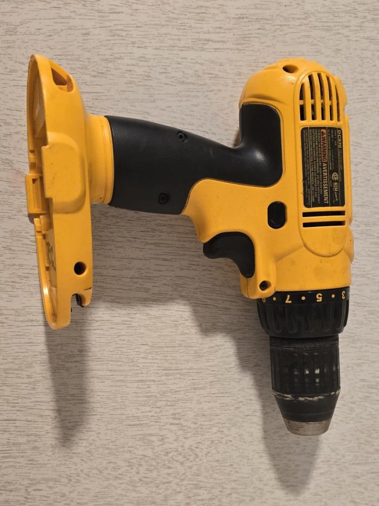 2 Dewalt 18v drills and 1 impact driver