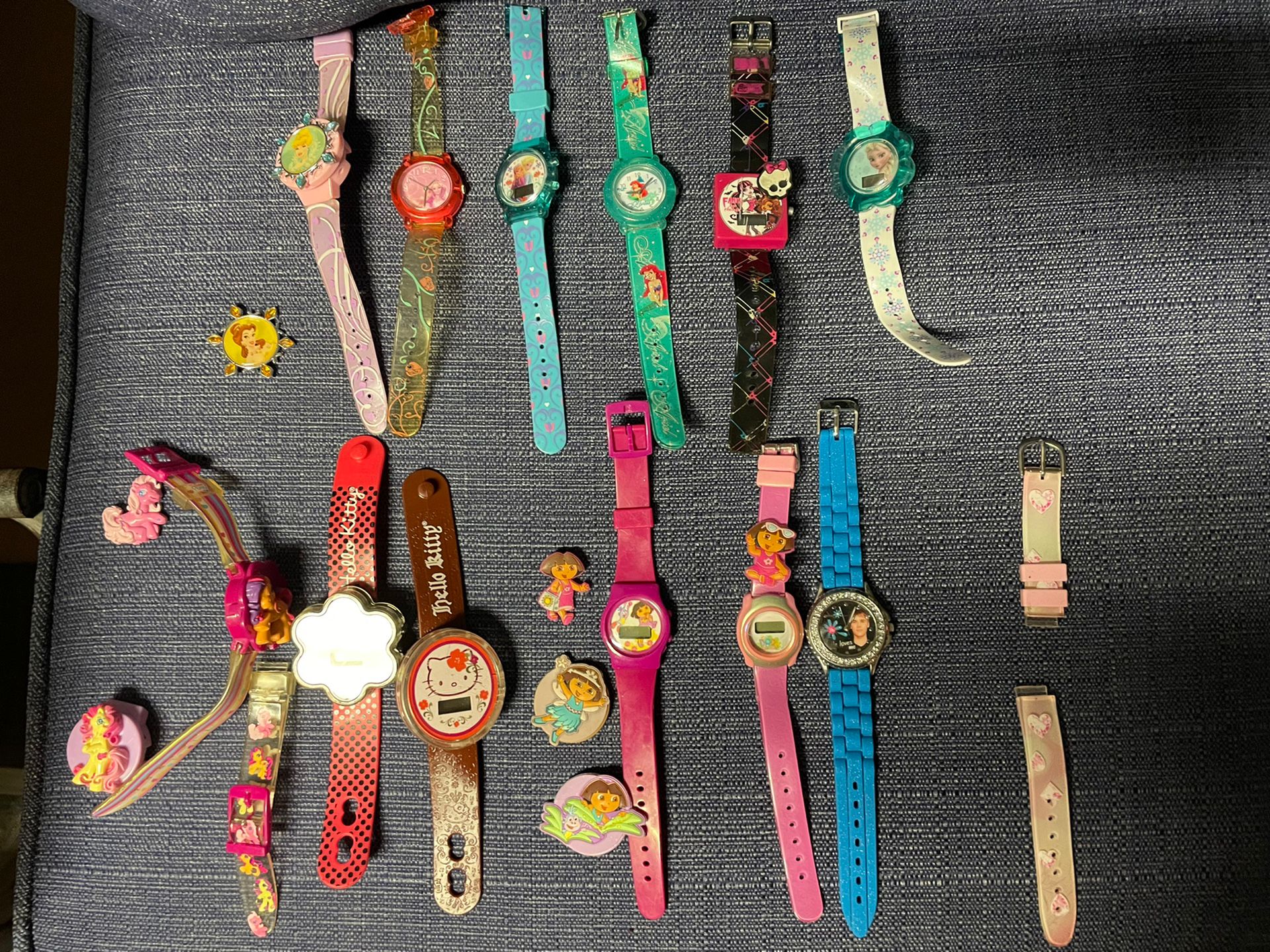 Huge Lot Of girl’s Watches -  Disney, Justin,Hello Kitty, Ana & Elsa … Much More(  Take all for $25 )