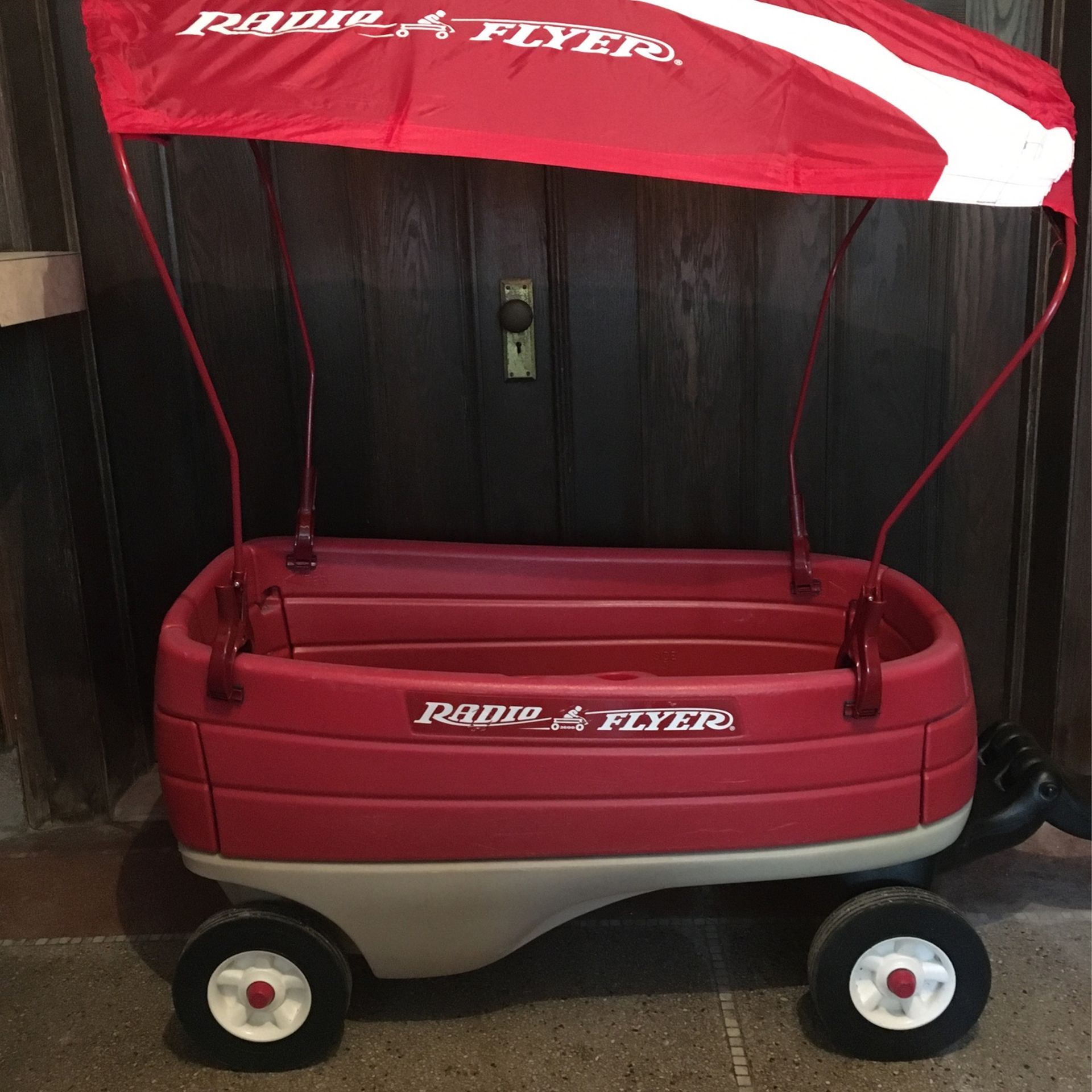引取限定 Radio Flyer #2600 ディスカバリー ワゴン Radio Flyer 2600 Wagon W/Canopy for Sale in Grosse Pointe Woods