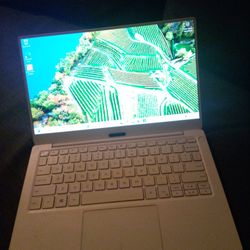 Laptop DELL XPS 13" TOUCHSCREEN INTEL i7  8gb Ram  256ssd Windows 11 LIKE NEW And Charger  INCLUDED