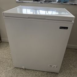Chest Freezer in White