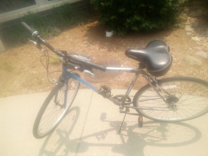 Mtn. Bike Ozone 500 7 Speed; Shimano Equipped, Water Bottle Holder, Great Condition - Breaks Need To Be Tightendd