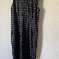 Elegant sleeveless dress with a unique pattern.