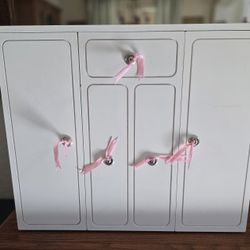 Doll Wardrobe 